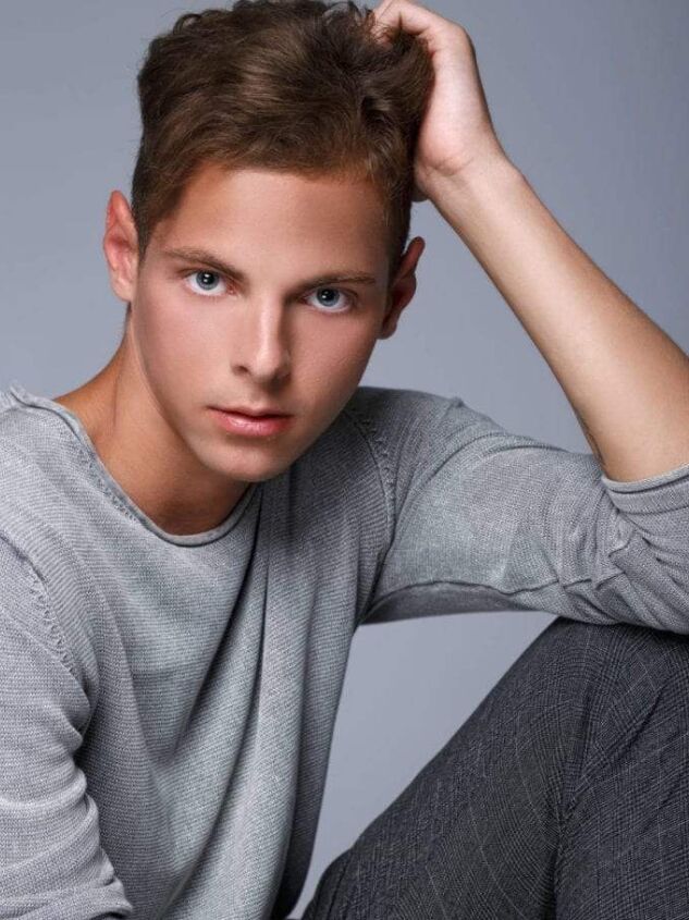  40574046  Andria, 20 ,    