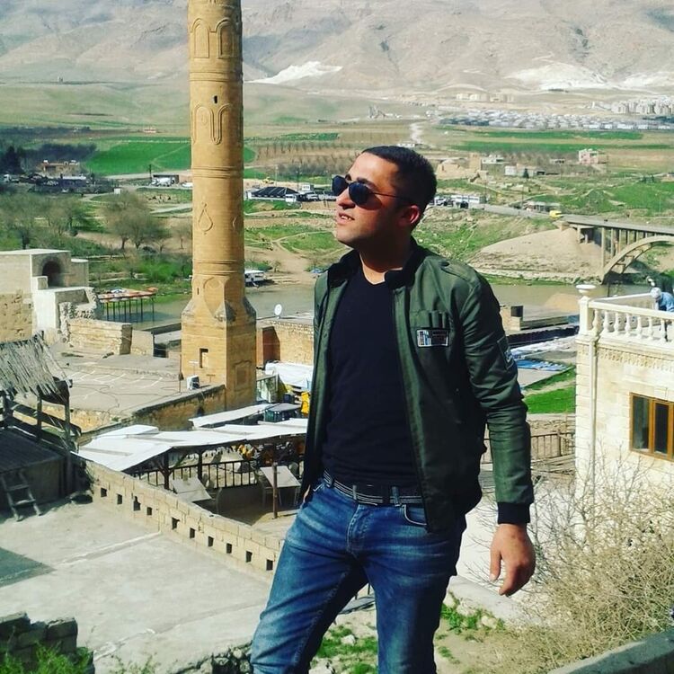  20120296  Huseyin, 32 ,    