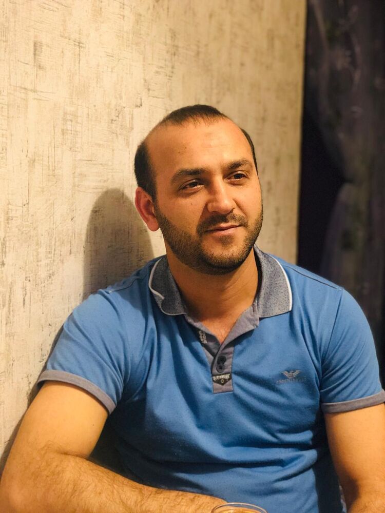  37224636  Bayron, 40 ,    