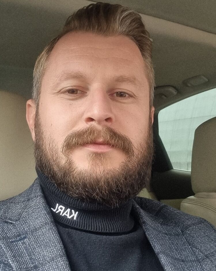   ,   Hovhannes, 32 ,   ,   