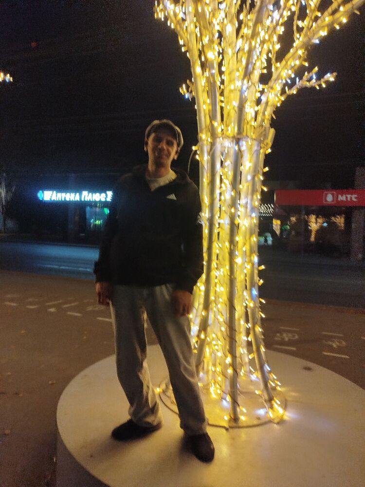  54115576  Serqei, 44 ,    