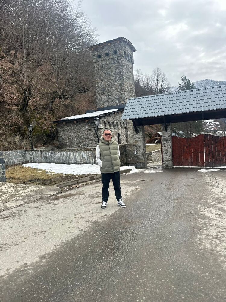  ,   Luka, 53 ,   ,   
