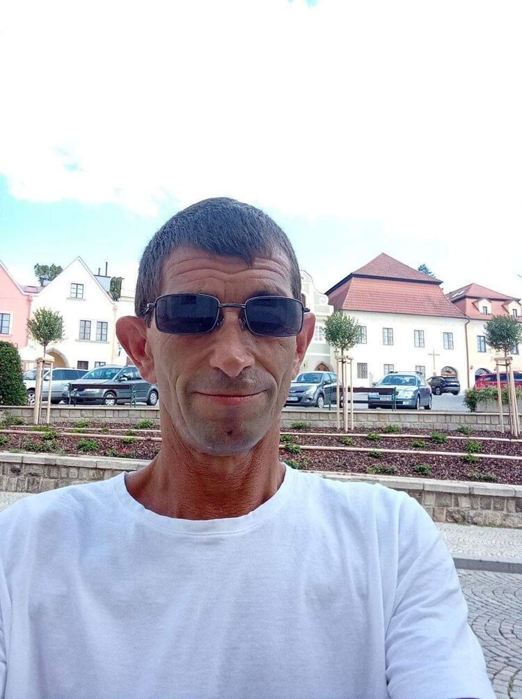 38871436  Ruslan, 51 ,    Praha