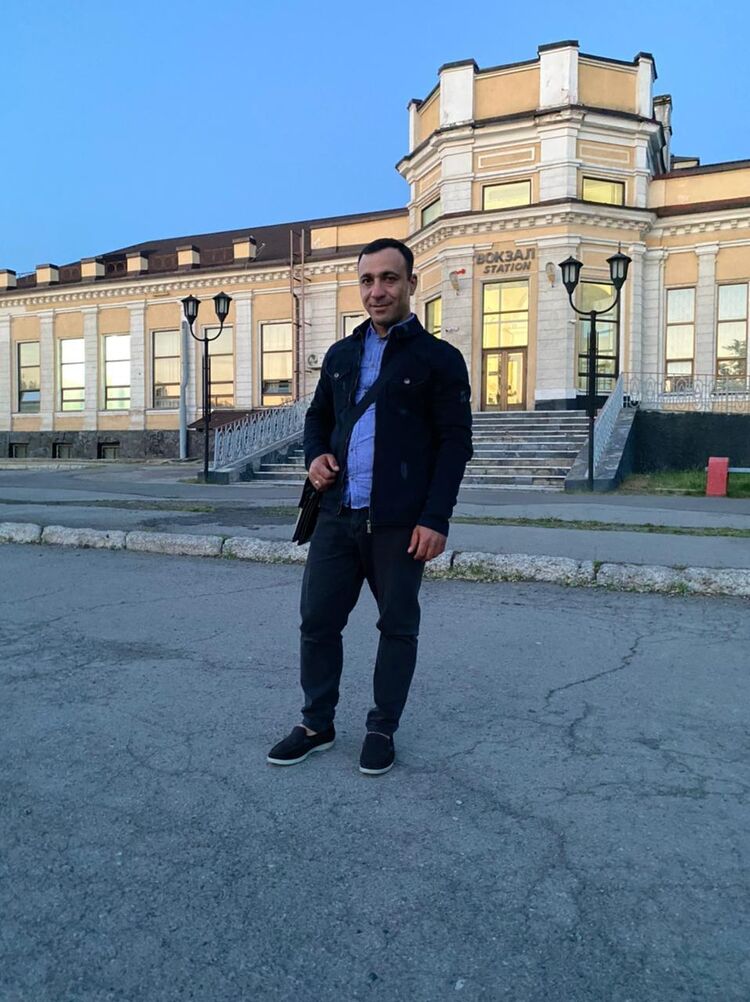  ,   Armen, 37 ,   ,   