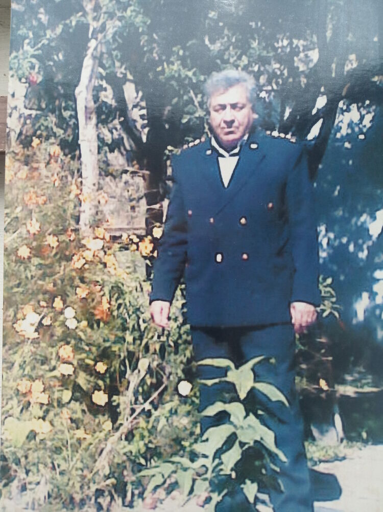  19749656  Arif, 60 ,    