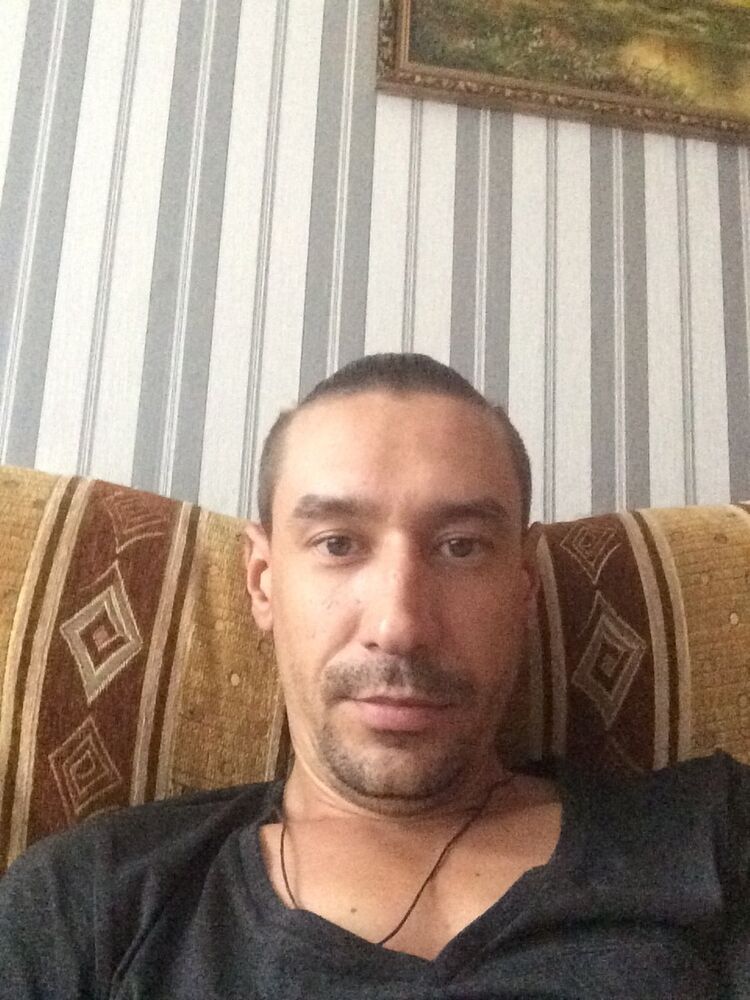  8657696  Jon, 39 ,    