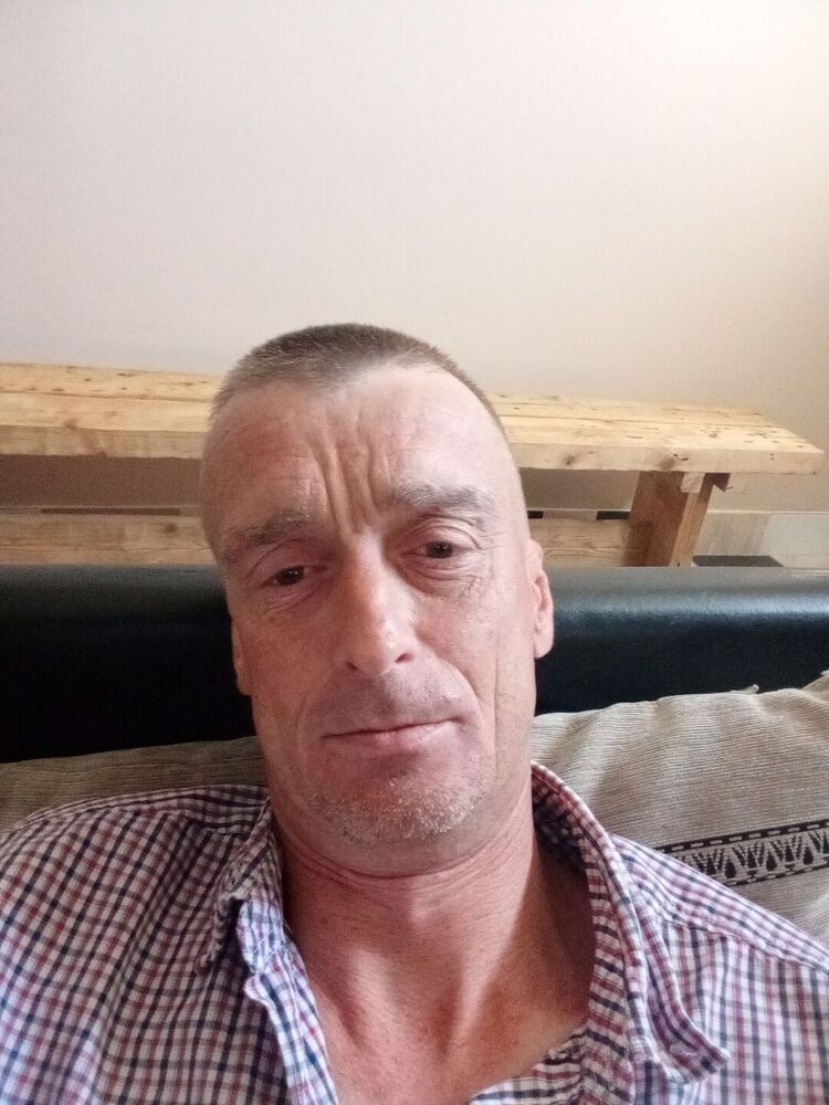  46863296  Mik, 46 ,    