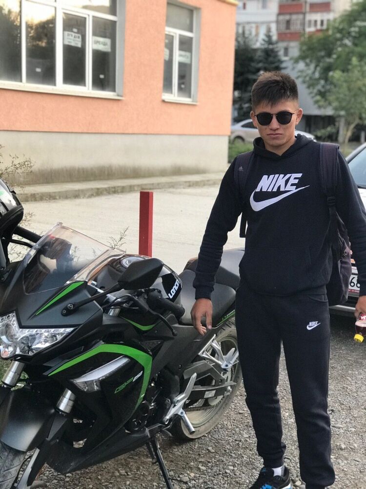 21868286  Shutak, 26 ,    Praha