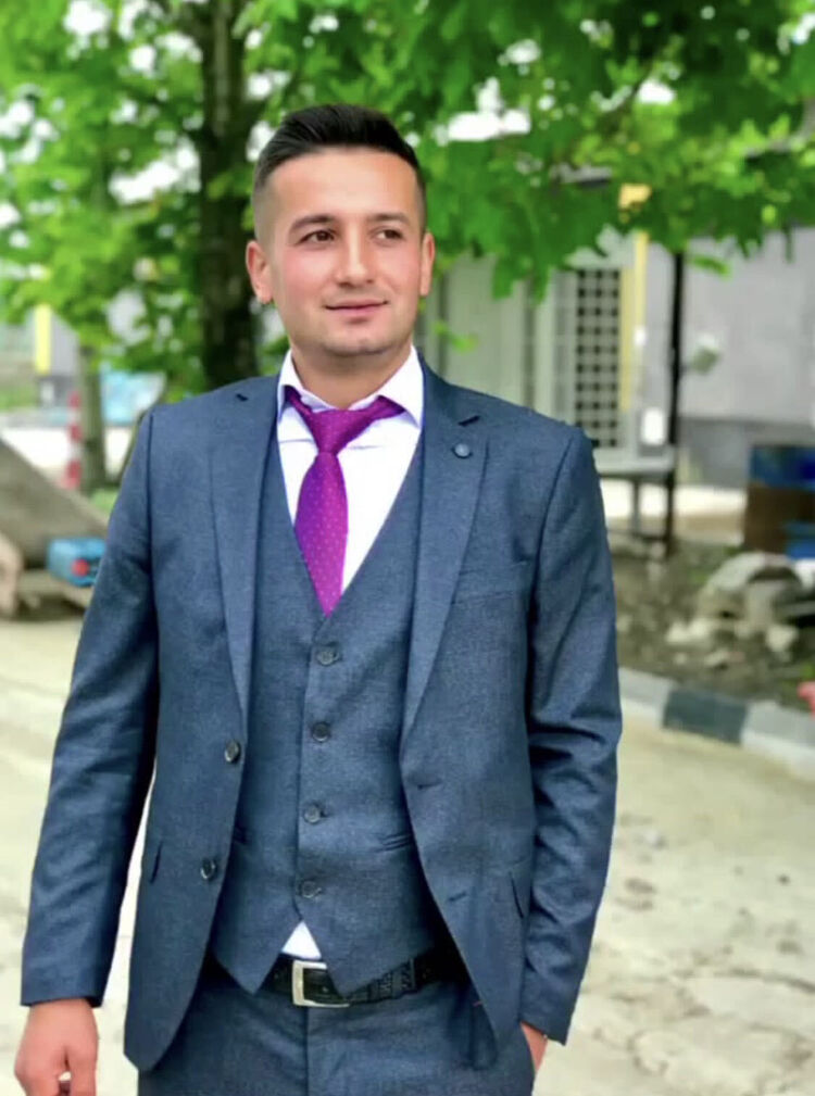  45255976  Hikmet, 28 ,    