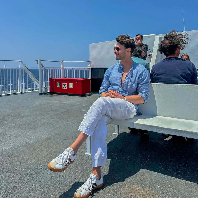  54699446  Roman, 37 ,    