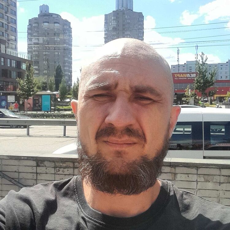  45827856  Basil, 40 ,    