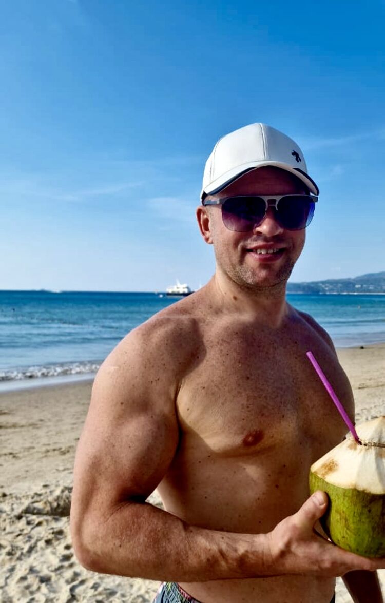  Miami Beach,   Nik, 42 ,   ,   , c , 