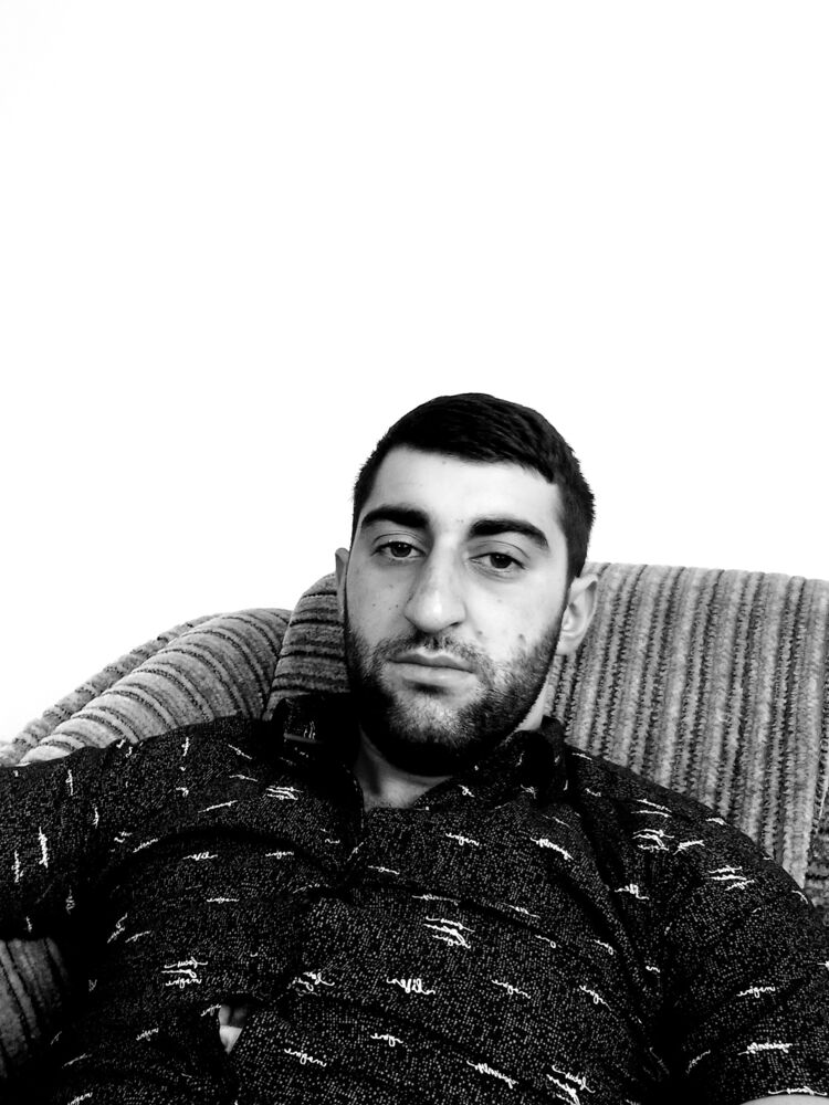  33347696  Hayk, 28 ,    