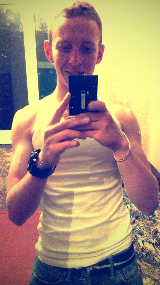  8994976  Nikolas, 33 ,    