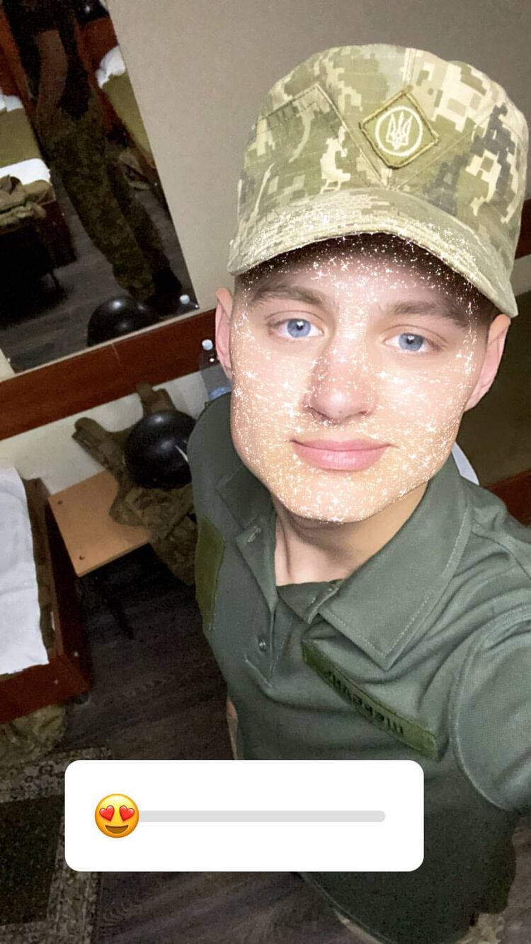  31569686  Vitalik, 25 ,    