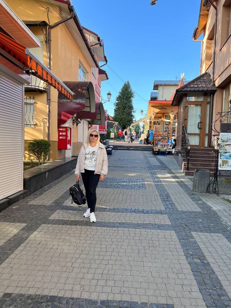  ,   Nika, 48 ,   ,   