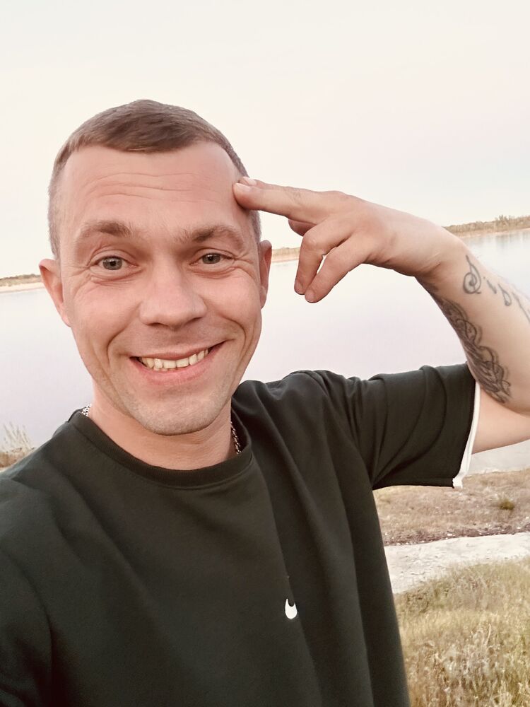  ,   Artem, 37 ,   ,   , c , 