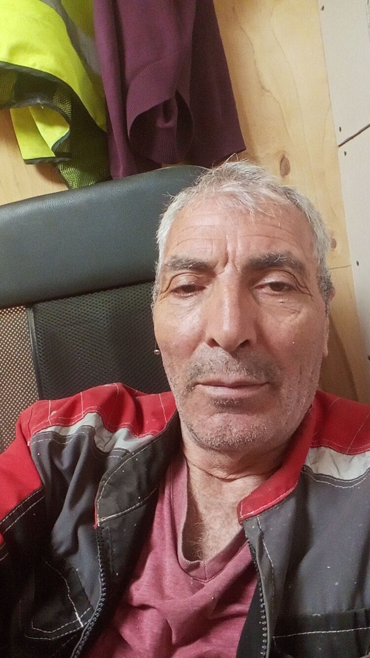  46611786  Burhan, 60 ,    