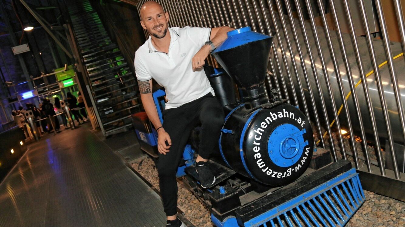  31374146  Cris, 48 ,    