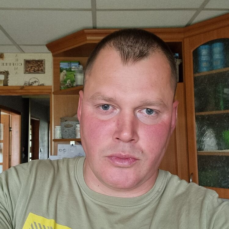  35086096  Viktor, 39 ,    