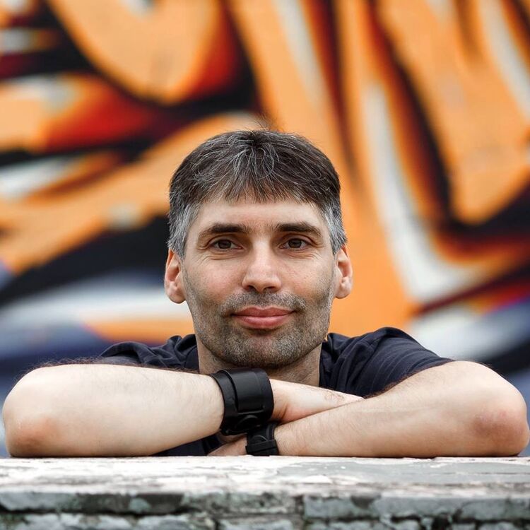 ���� 18437696 ������� ����, 44 ����, ���� ���������� � ����������