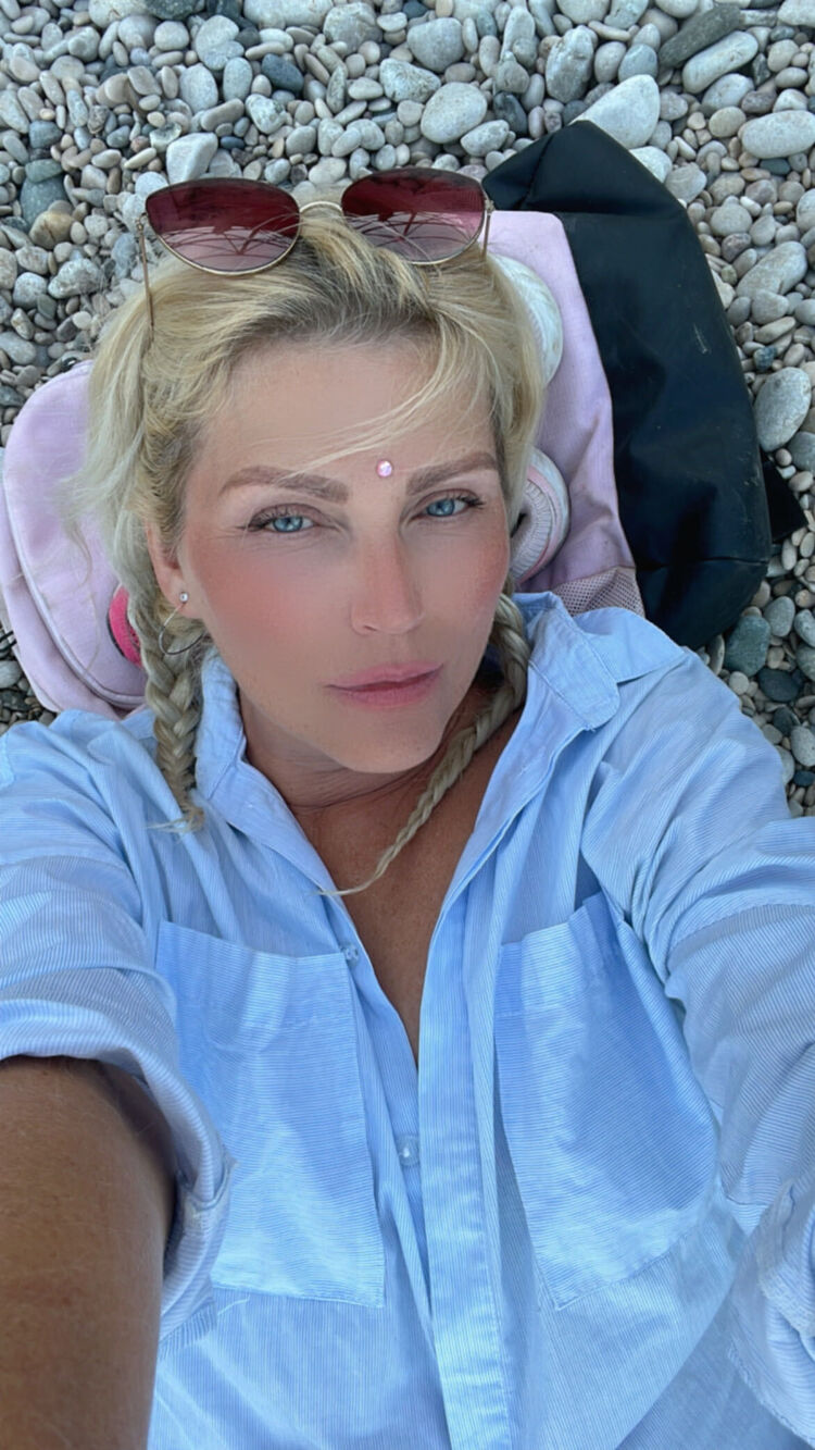  54483156  Julia, 48 ,    