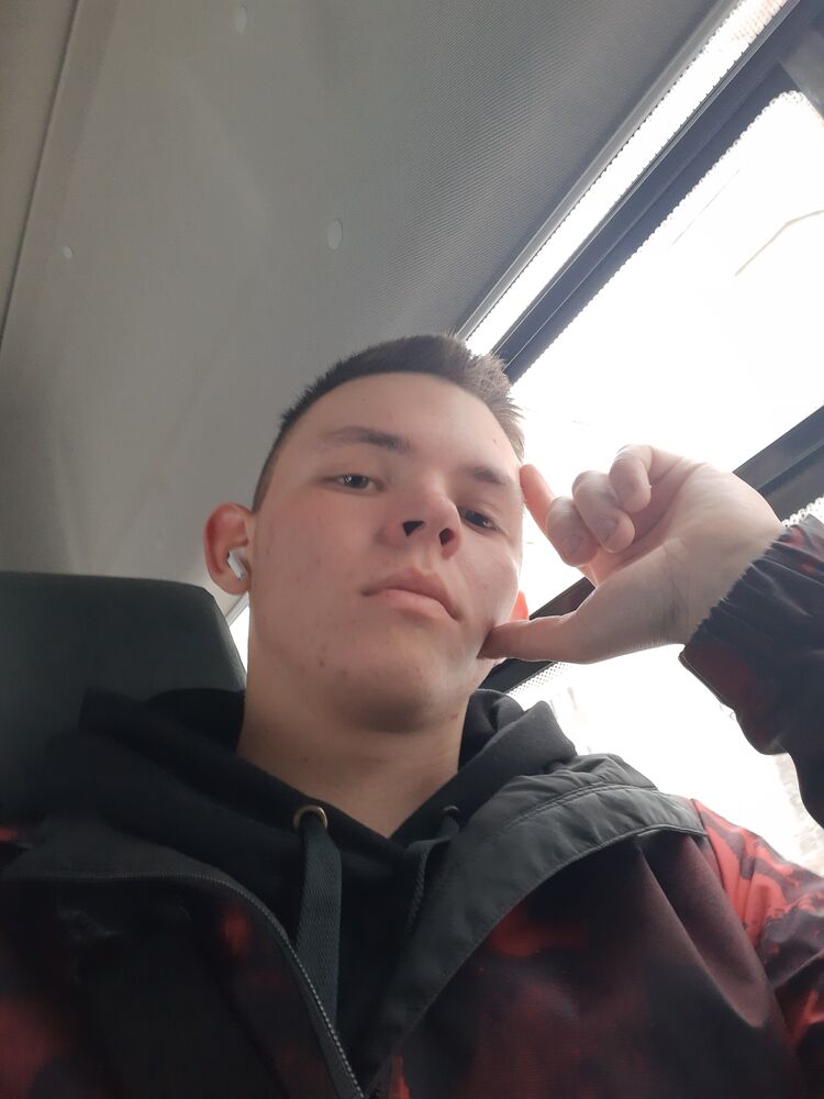  35869706  Alexander, 24 ,    
