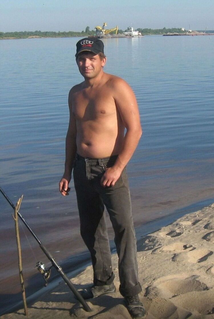  33229396  Mikhail, 53 ,    