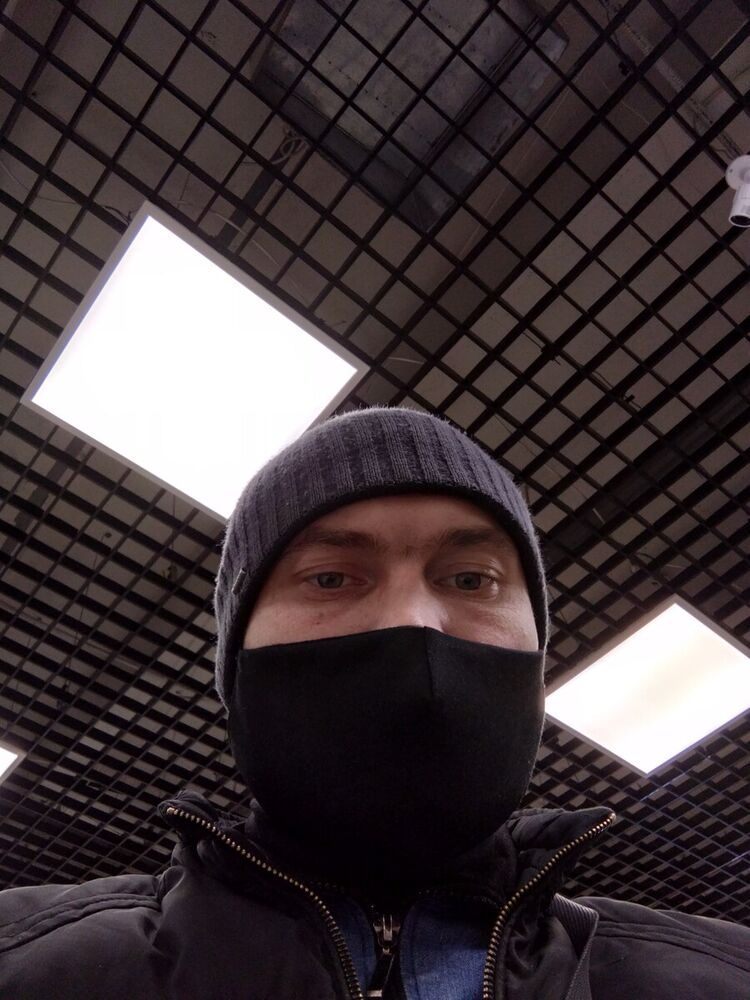  22257756  Igor, 37 ,    
