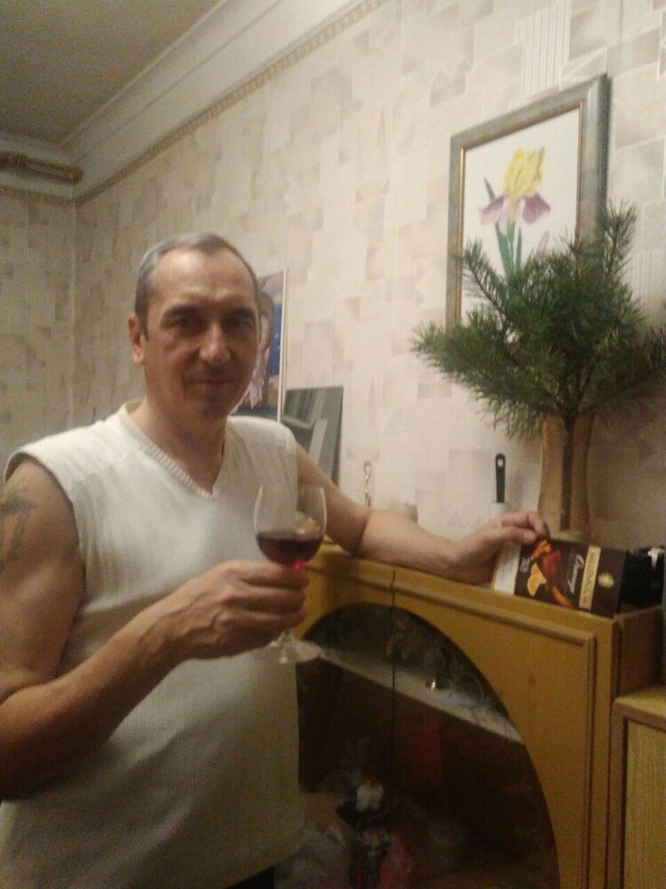  18185216  Alex, 60 ,    
