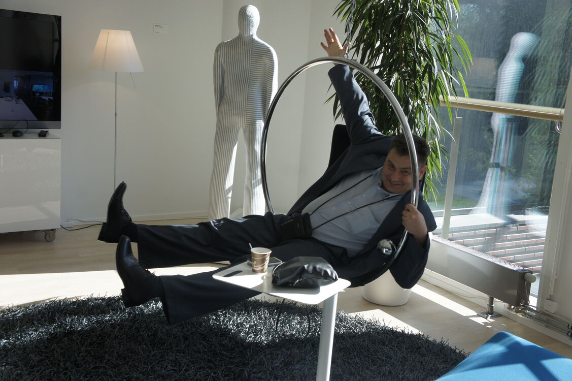  33922836  Sergei, 54 ,    
