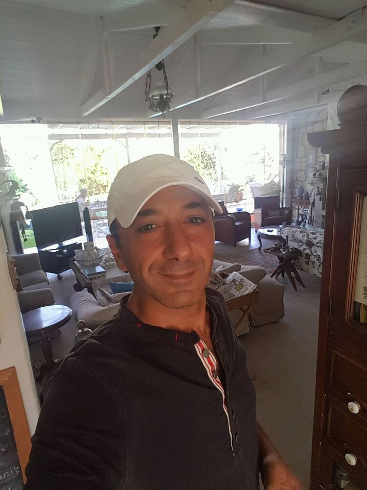  42828706  Emre, 48 ,    
