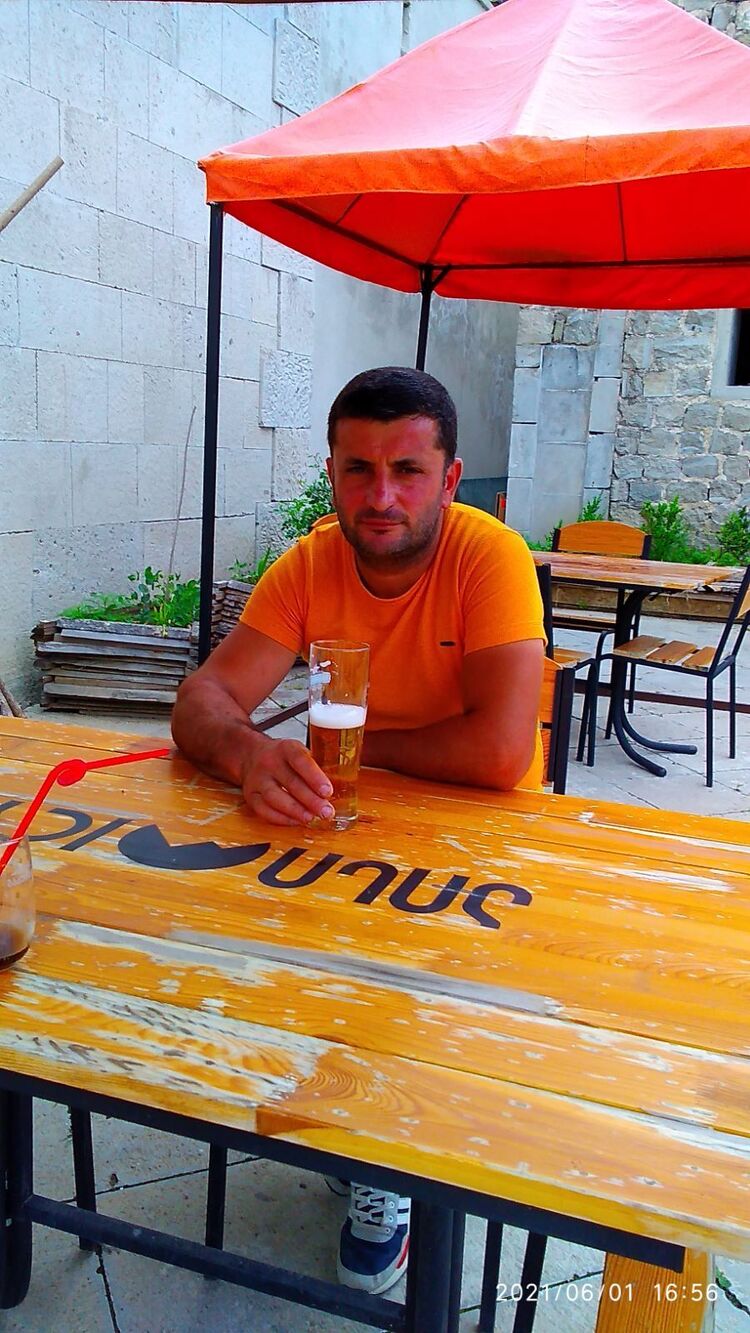  23908826  Artur, 40 ,    