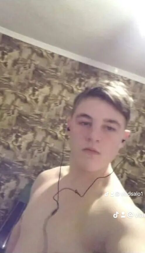  42527536  Vlad, 23 ,    