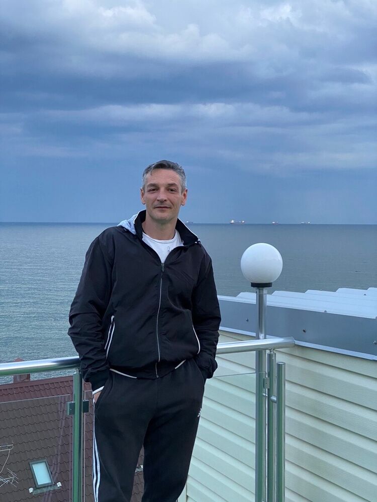  20166456  Oleg, 48 ,    