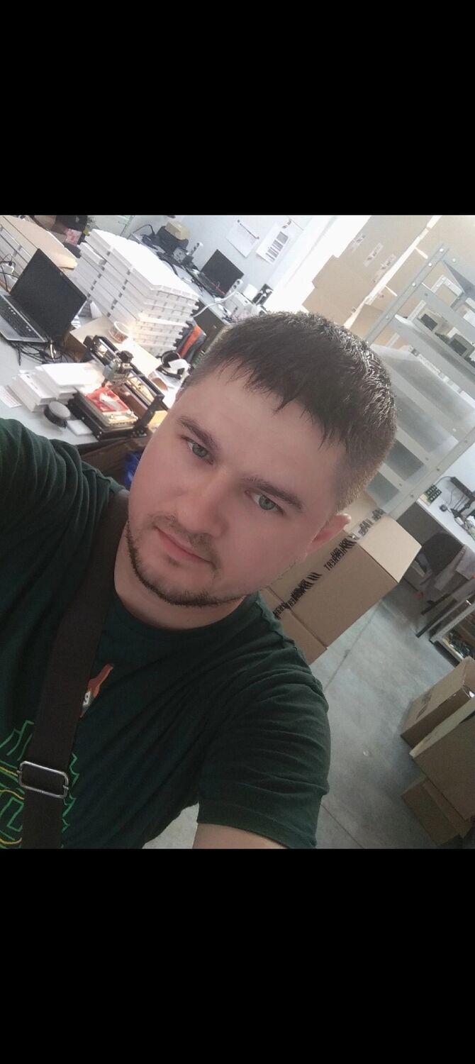  42400836  Ilya, 33 ,    