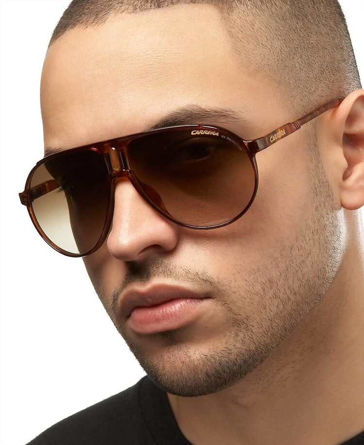  4551726  Artur, 44 ,    