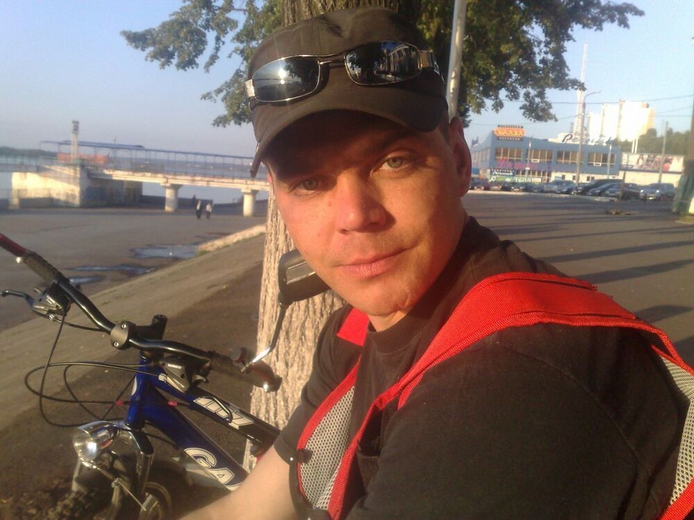  12932776  Alex, 49 ,    