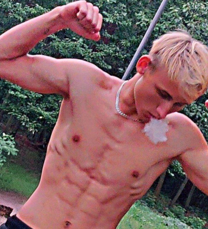 ,   Artem, 19 ,   ,   
