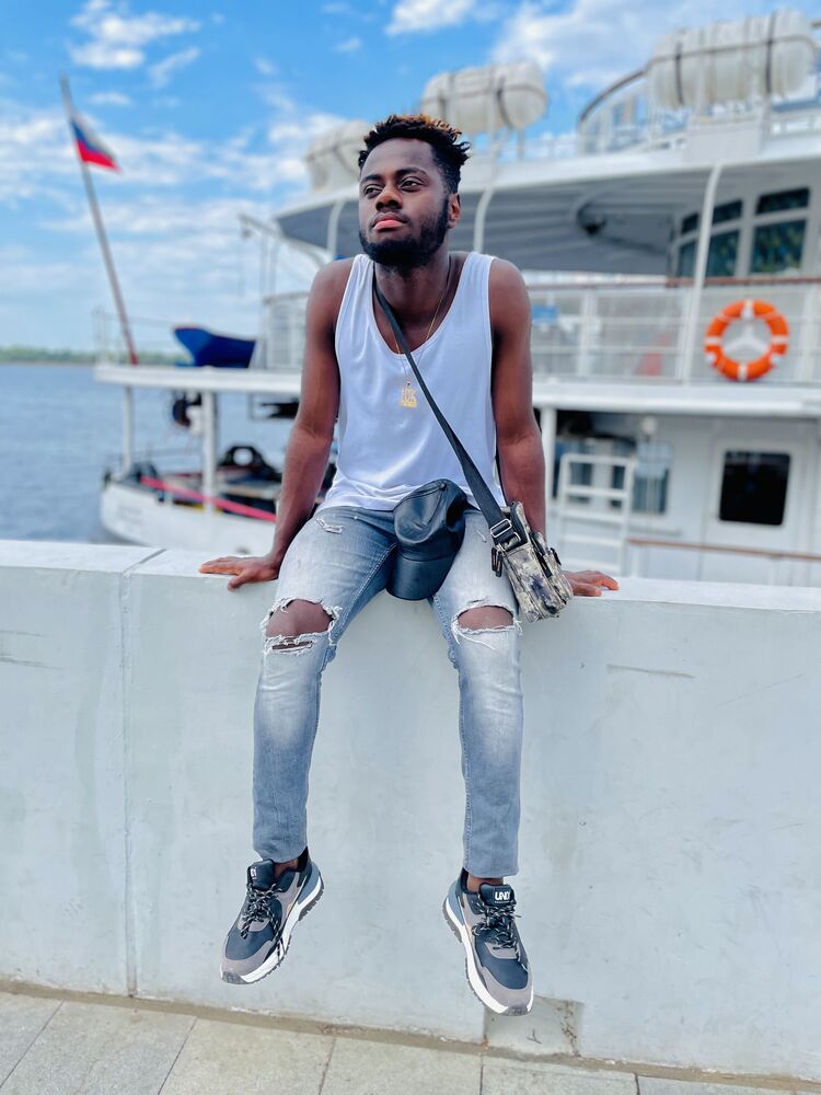  36697056  Emmanuel, 25 ,    