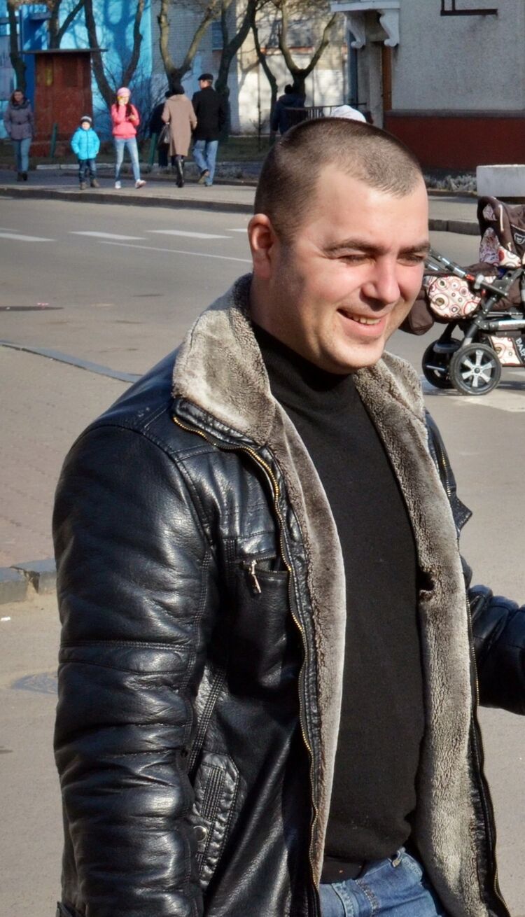  23838216  Nik, 40 ,    