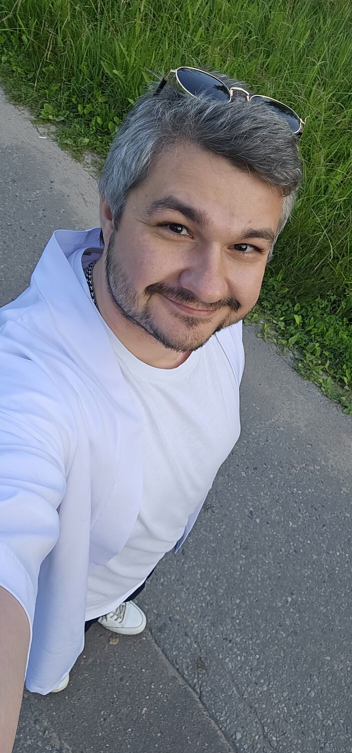  52823076  , 33 ,    -