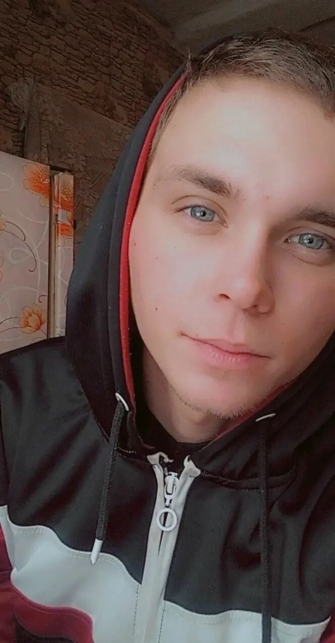 40604836  Yaroslav, 26 ,    