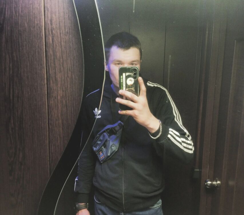  42937146  Vladimir, 24 ,    