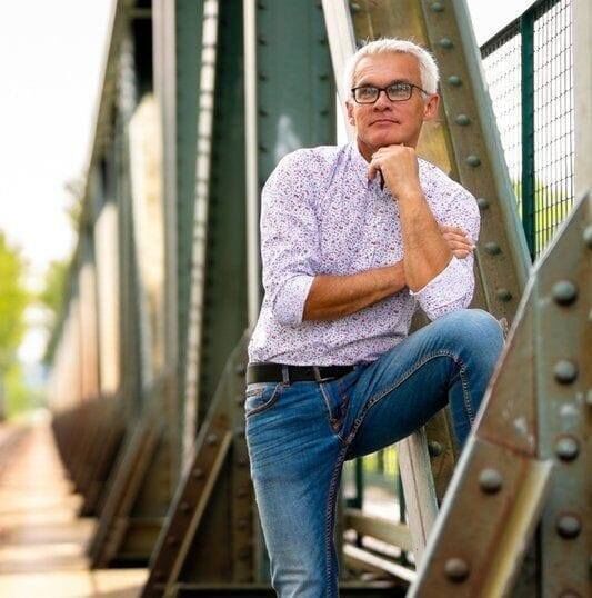  53831856  James, 55 ,     