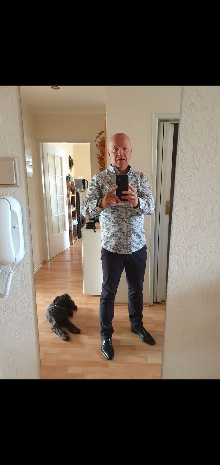  22707516  Anton, 60 ,    