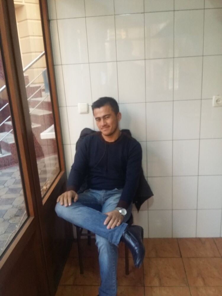  18337356  Jasur, 30 ,    