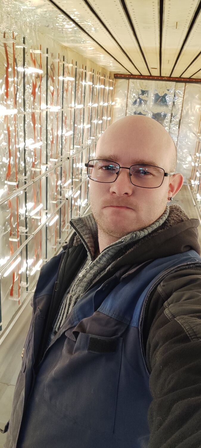  ,   Maxim, 32 ,   ,   