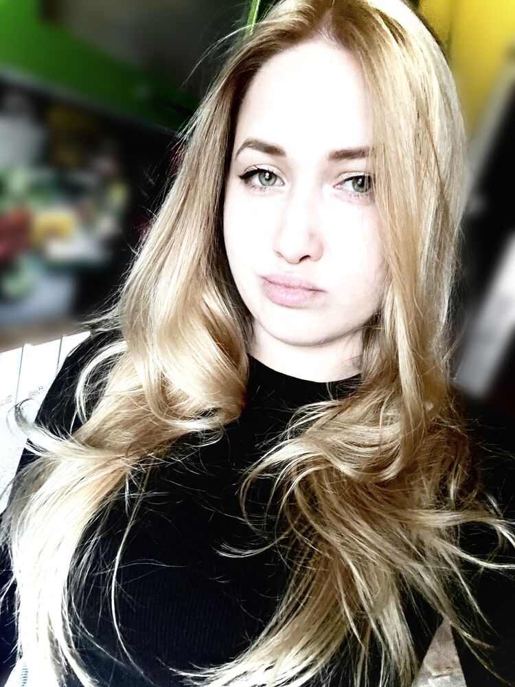  ,   Daria, 25 ,   