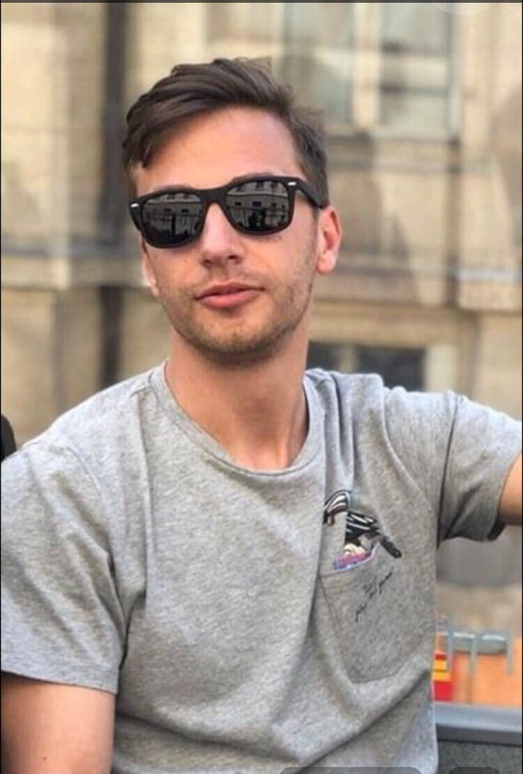  28820686  Hayk, 33 ,    